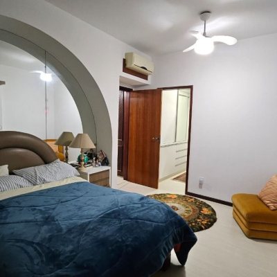 Apartamentos com 211m², 4 quartos, 1 suíte, 2 garagens, no bairro Centro em Florianópolis