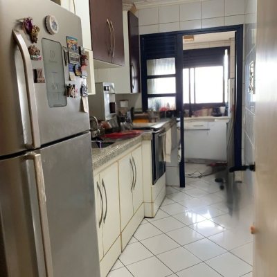 Apartamentos com 81m², 3 quartos, 1 suíte, 1 garagem, no bairro Centro em Florianópolis