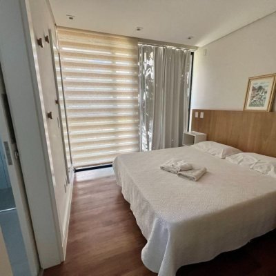 Casa Residencial com 385m², 5 quartos, 5 suítes, 2 garagens, no bairro Jurerê Internacional em Floranópolis