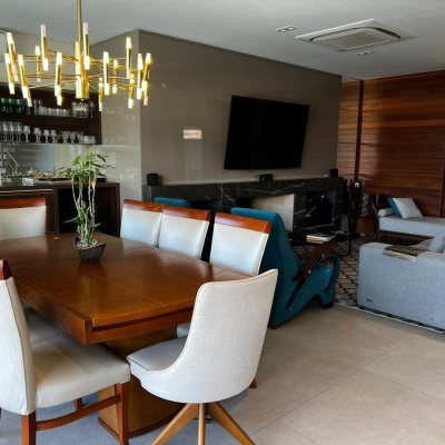 Casa Residencial com 385m², 5 quartos, 5 suítes, 2 garagens, no bairro Jurerê Internacional em Floranópolis