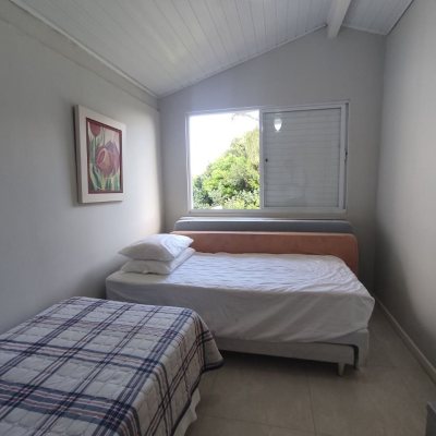 Casa Residencial com 119m², 3 quartos (sendo 1 suíte), 2 garagens, no bairro Daniela em Florianópolis