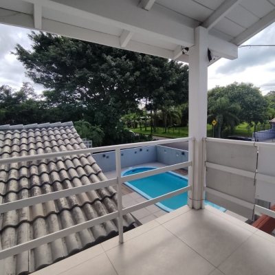 Casa Residencial com 119m², 3 quartos (sendo 1 suíte), 2 garagens, no bairro Daniela em Florianópolis