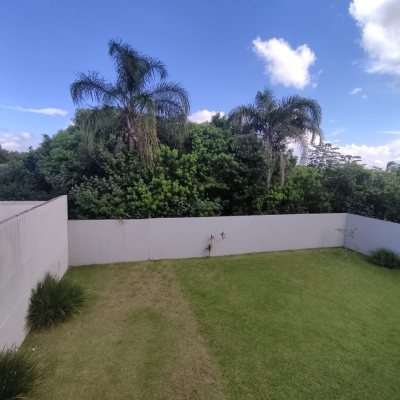 Casa Residencial com 119m², 3 quartos (sendo 1 suíte), 2 garagens, no bairro Daniela em Florianópolis