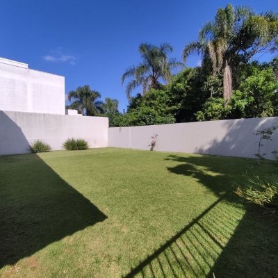 Casa Residencial com 119m², 3 quartos (sendo 1 suíte), 2 garagens, no bairro Daniela em Florianópolis