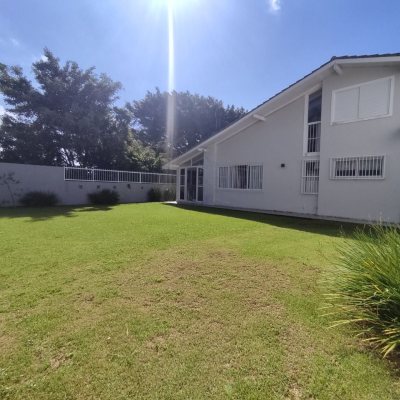 Casa Residencial com 119m², 3 quartos (sendo 1 suíte), 2 garagens, no bairro Daniela em Florianópolis