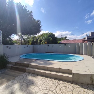 Casa Residencial com 119m², 3 quartos (sendo 1 suíte), 2 garagens, no bairro Daniela em Florianópolis