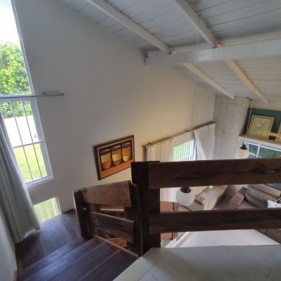 Casa Residencial com 119m², 3 quartos (sendo 1 suíte), 2 garagens, no bairro Daniela em Florianópolis