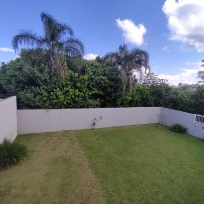 Casa Residencial com 119m², 3 quartos (sendo 1 suíte), 2 garagens, no bairro Daniela em Florianópolis