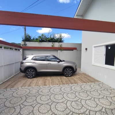 Casa Residencial com 119m², 3 quartos (sendo 1 suíte), 2 garagens, no bairro Daniela em Florianópolis
