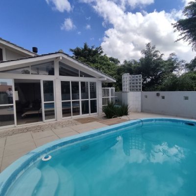 Casa Residencial com 119m², 3 quartos (sendo 1 suíte), 2 garagens, no bairro Daniela em Florianópolis