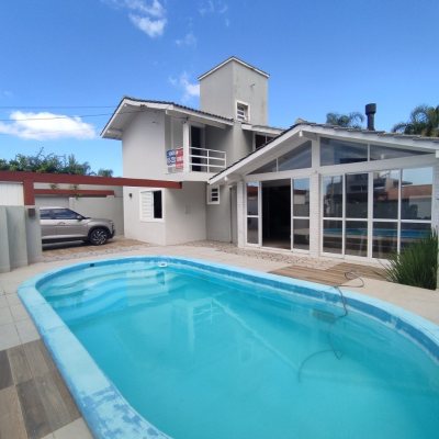 Casa Residencial com 119m², 3 quartos (sendo 1 suíte), 2 garagens, no bairro Daniela em Florianópolis