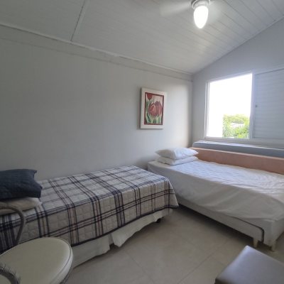 Casa Residencial com 119m², 3 quartos (sendo 1 suíte), 2 garagens, no bairro Daniela em Florianópolis