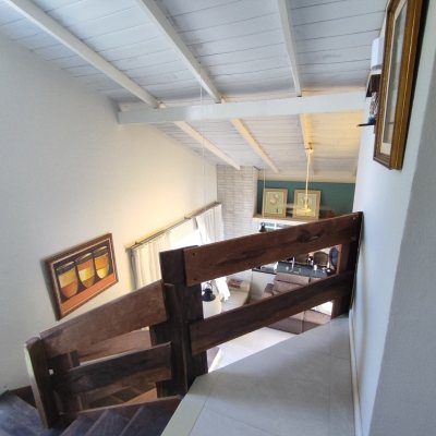 Casa Residencial com 119m², 3 quartos (sendo 1 suíte), 2 garagens, no bairro Daniela em Florianópolis