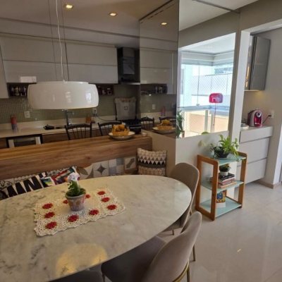 Apartamentos com 91m², 3 quartos, 1 suíte, 2 garagens, no bairro Trindade em Florianópolis