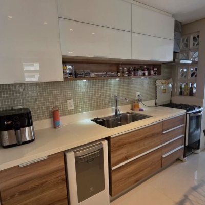 Apartamentos com 91m², 3 quartos, 1 suíte, 2 garagens, no bairro Trindade em Florianópolis