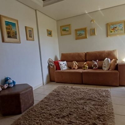 Casa Residencial com 218m², 4 quartos (sendo 1 suíte), 2 garagens, no bairro Trindade em Florianópolis