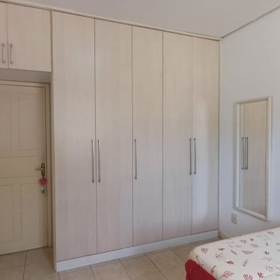 Casa Residencial com 218m², 4 quartos (sendo 1 suíte), 2 garagens, no bairro Trindade em Florianópolis