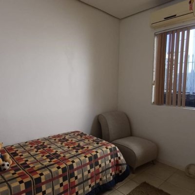 Casa Residencial com 218m², 4 quartos (sendo 1 suíte), 2 garagens, no bairro Trindade em Florianópolis