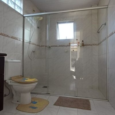 Casa Residencial com 218m², 4 quartos (sendo 1 suíte), 2 garagens, no bairro Trindade em Florianópolis