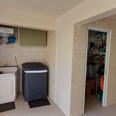 Casa Residencial com 218m², 4 quartos (sendo 1 suíte), 2 garagens, no bairro Trindade em Florianópolis