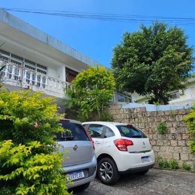 Casa Residencial/Comercial com 288m², 4 garagens, no bairro Saco Dos Limões em Florianópolis