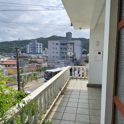 Casa Residencial/Comercial com 288m², 4 garagens, no bairro Saco Dos Limões em Florianópolis