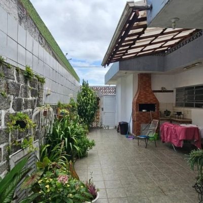 Casa Residencial/Comercial com 288m², 4 garagens, no bairro Saco Dos Limões em Florianópolis