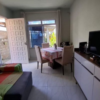 Casa Residencial com 70m², 3 quartos, 1 garagem, no bairro Barreiros em São José