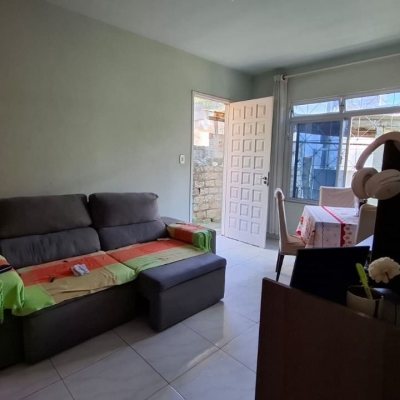Casa Residencial com 70m², 3 quartos, 1 garagem, no bairro Barreiros em São José