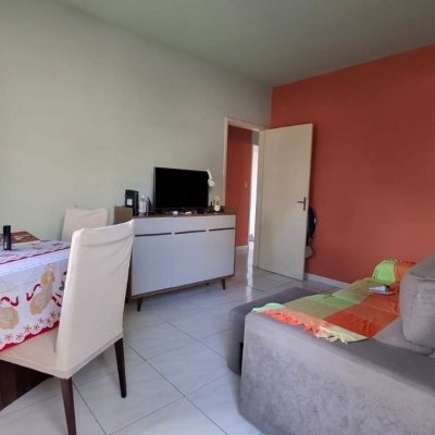 Casa Residencial com 70m², 3 quartos, 1 garagem, no bairro Barreiros em São José