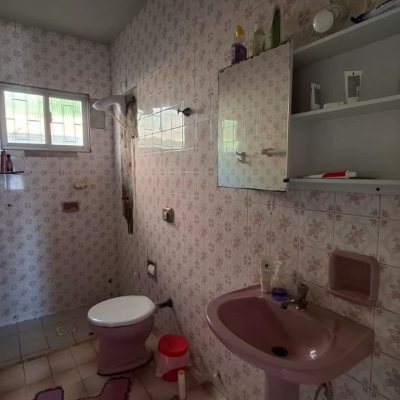 Casa Residencial com 70m², 3 quartos, 1 garagem, no bairro Barreiros em São José