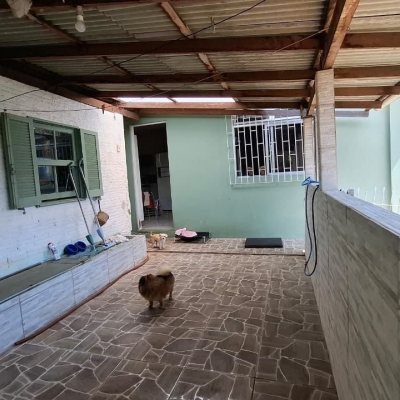 Casa Residencial com 70m², 3 quartos, 1 garagem, no bairro Barreiros em São José