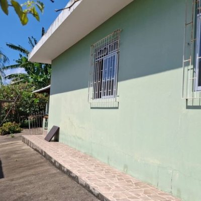 Casa Residencial com 70m², 3 quartos, 1 garagem, no bairro Barreiros em São José