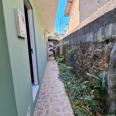 Casa Residencial com 70m², 3 quartos, 1 garagem, no bairro Barreiros em São José