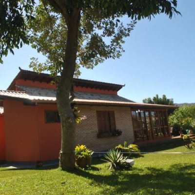 Casa Residencial com 322m², 7 quartos (sendo 7 suítes), 8 garagens, no bairro Pântano Do Sul em Florianópolis