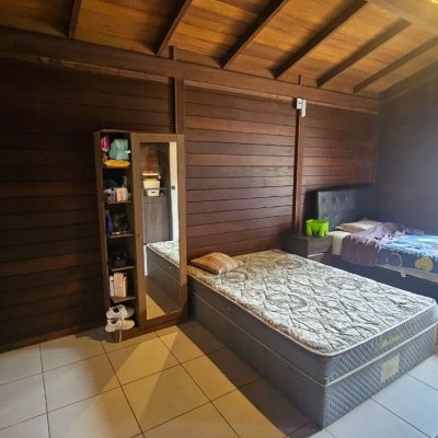 Casa Residencial com 230m², 3 quartos (sendo 2 suítes), 2 garagens, no bairro Centro em São José