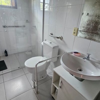 Casa Residencial com 230m², 3 quartos (sendo 2 suítes), 2 garagens, no bairro Centro em São José