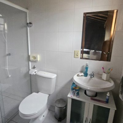 Casa Residencial com 230m², 3 quartos (sendo 2 suítes), 2 garagens, no bairro Centro em São José