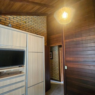 Casa Residencial com 230m², 3 quartos (sendo 2 suítes), 2 garagens, no bairro Centro em São José