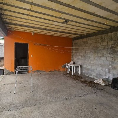 Casa Residencial com 230m², 3 quartos (sendo 2 suítes), 2 garagens, no bairro Centro em São José