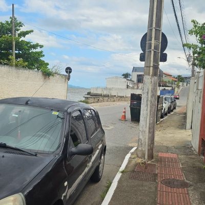 Casa Residencial com 230m², 3 quartos (sendo 2 suítes), 2 garagens, no bairro Centro em São José