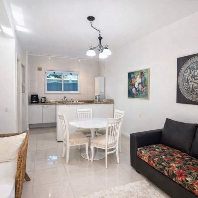 Casa em Condomínio com 103m², 2 quartos, 2 suítes, 1 garagem, no bairro Canasvieiras em Florianópolis