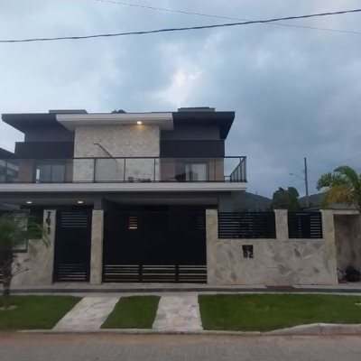 Casa Residencial com 162m², 3 quartos (sendo 3 suítes), 2 garagens, no bairro Rio Tavares em Florianópolis