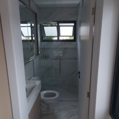 Casa Residencial com 162m², 3 quartos (sendo 3 suítes), 2 garagens, no bairro Rio Tavares em Florianópolis