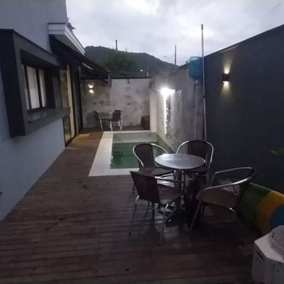 Casa Residencial com 162m², 3 quartos (sendo 3 suítes), 2 garagens, no bairro Rio Tavares em Florianópolis