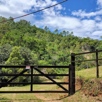 Chacara com 100m², 1 quarto, 3 garagens, no bairro Localidade De Freitas em Paulo Lopes