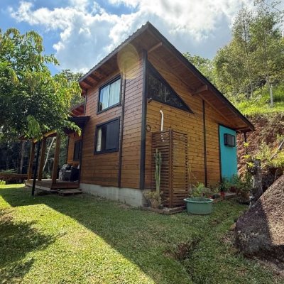 Chacara com 100m², 1 quarto, 3 garagens, no bairro Localidade De Freitas em Paulo Lopes