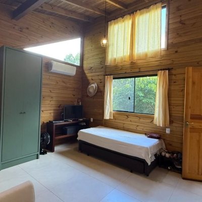 Chacara com 100m², 1 quarto, 3 garagens, no bairro Localidade De Freitas em Paulo Lopes