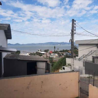 Casa Residencial com 150m², 3 quartos, 1 suíte, 1 garagem, no bairro Serraria em São José