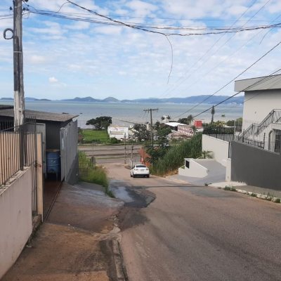 Casa Residencial com 150m², 3 quartos, 1 suíte, 1 garagem, no bairro Serraria em São José